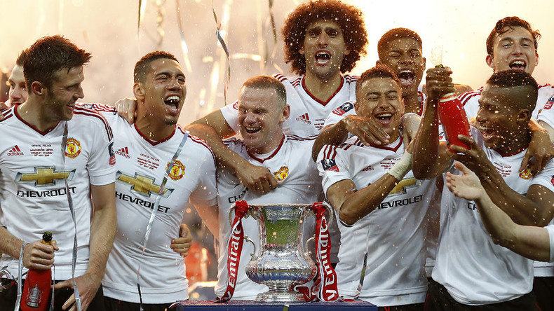 12 lần giành chức vô địch Cúp FA là Manchester United 